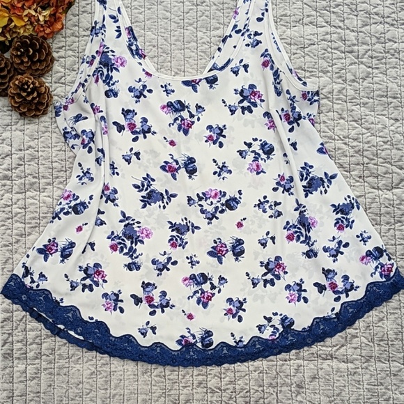 Torrid Chiffon Floral Tank with Blue Lace Trim - Picture 5 of 7
